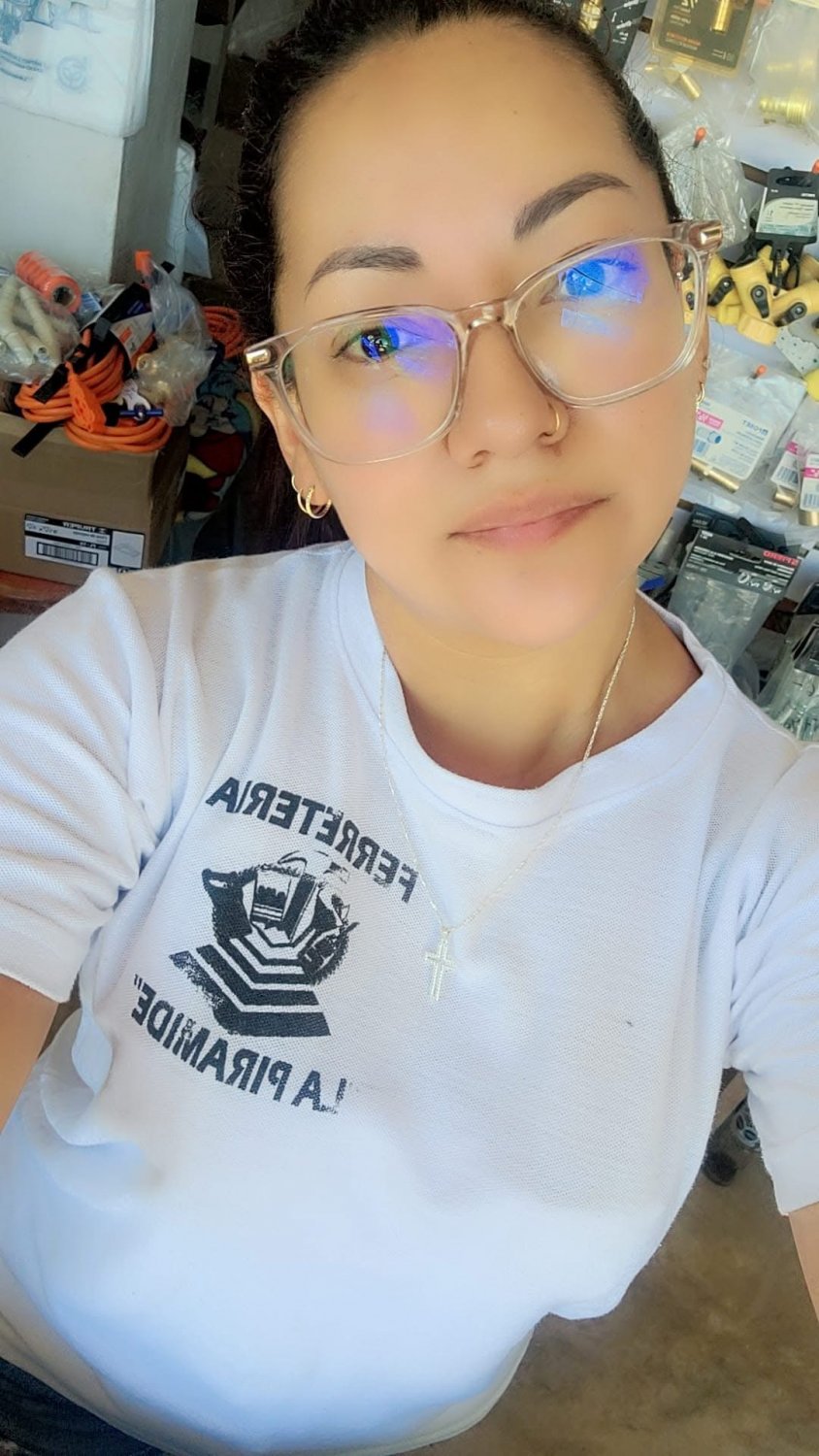 Would love to cum on those glasses #2MOfeDMu
