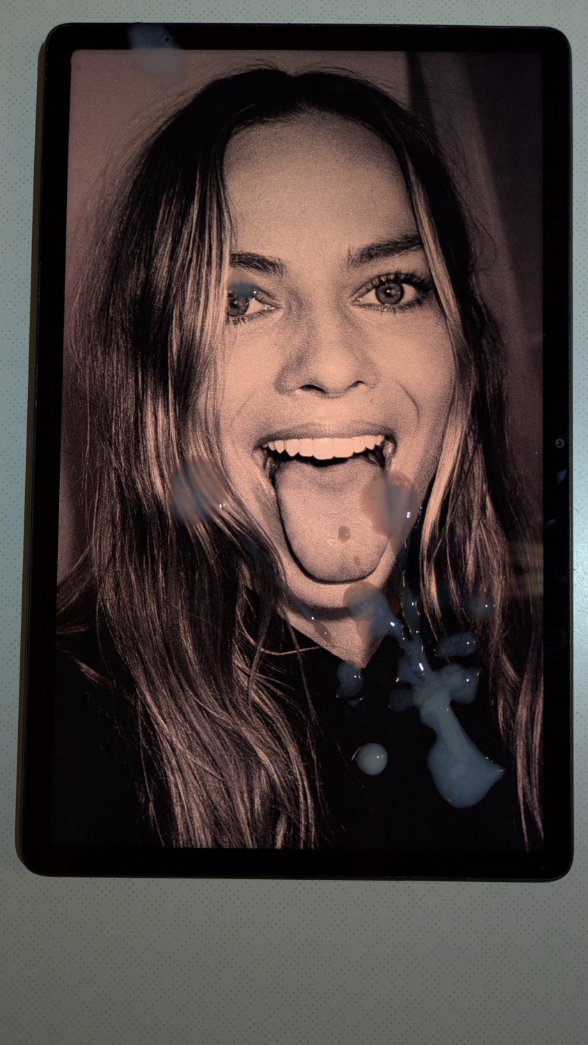 Margot Robbie Cum Tribute #IvUaFvIi