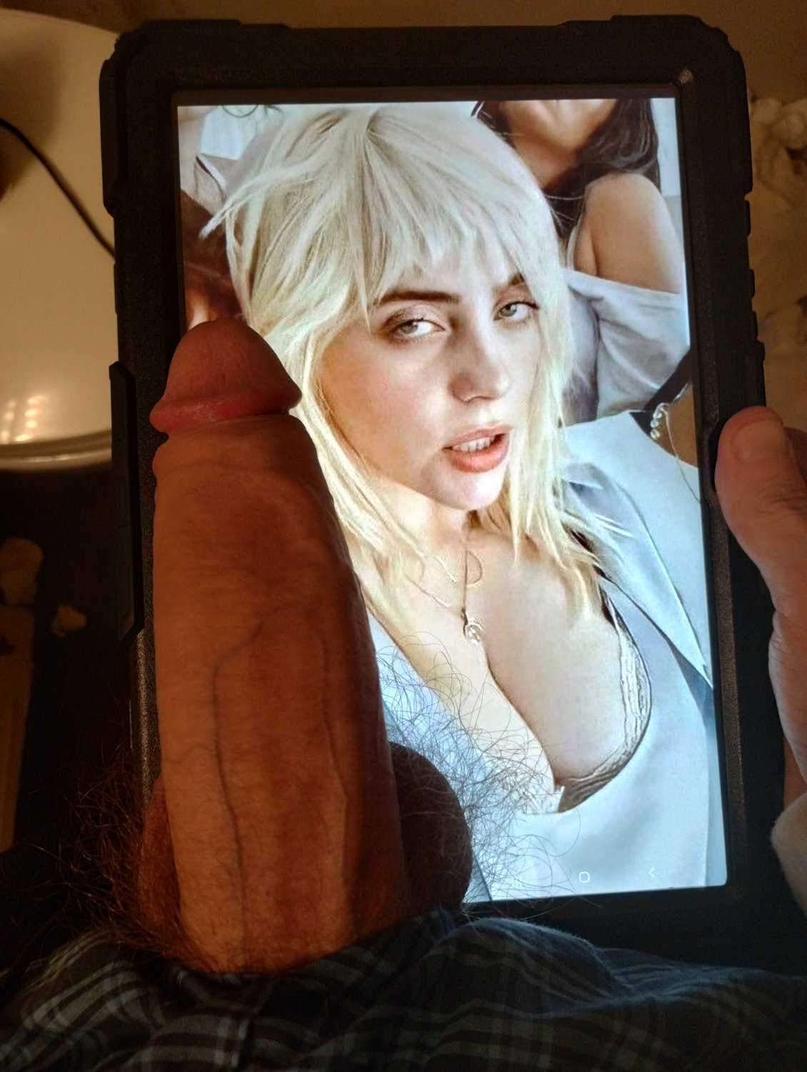 Billie Eilish tributes #RCAIUzFE