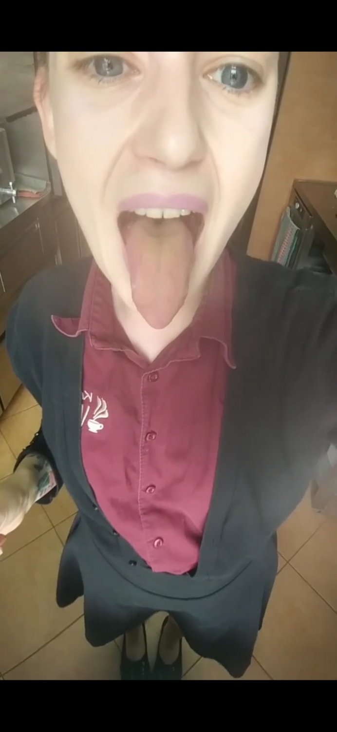 Cover her tongue #D9J2IRJ8