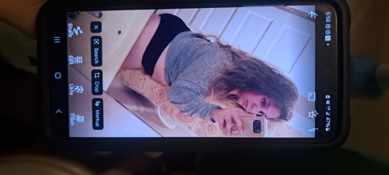 She left her phone unlocked #uQwEAROb