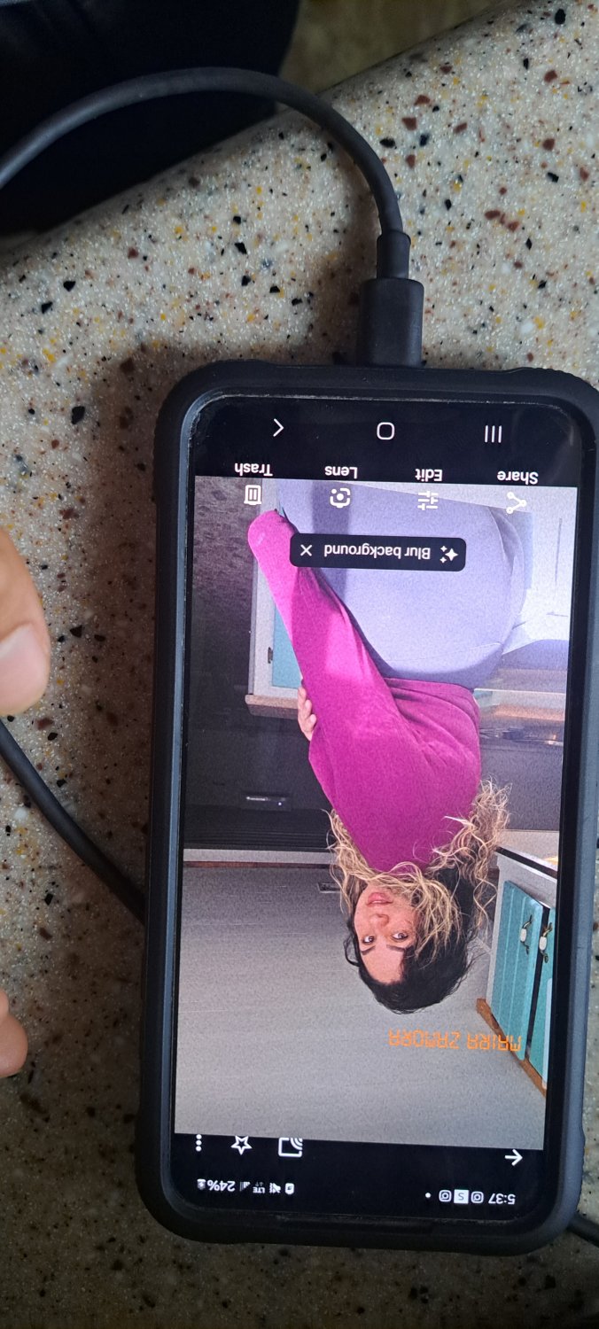 She left her phone unlocked #vUULrx2f