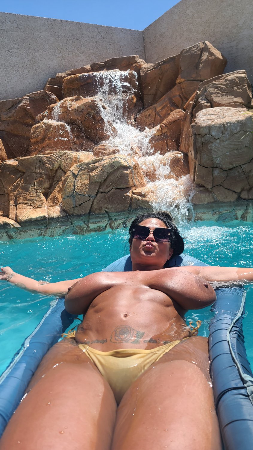 Do you wanna fuck me in the pool? #ngzC7Yxf