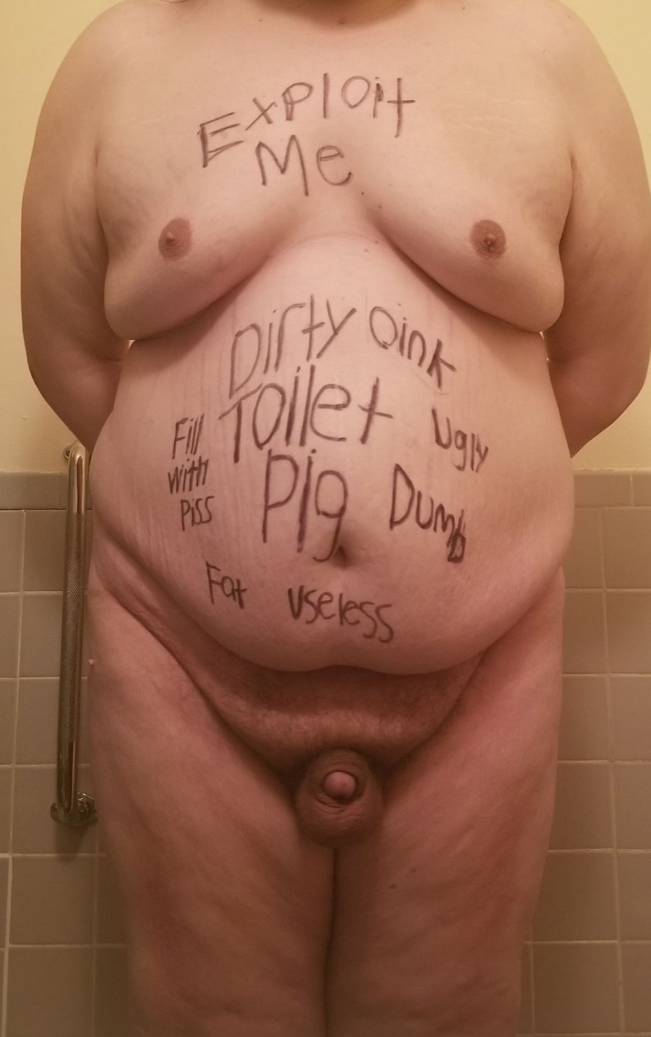 Twitterpig @fatloserpiggy wants attention! #DjfCEjPv