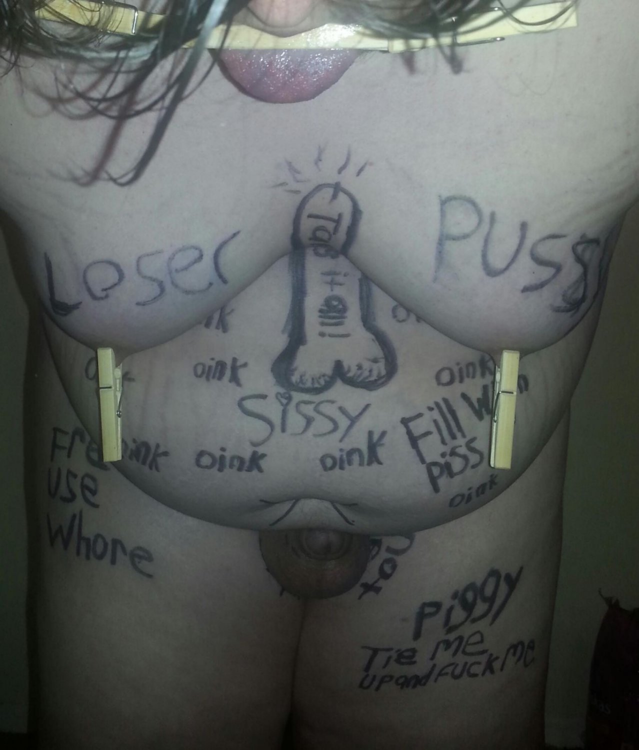 Twitterpig @fatloserpiggy wants attention! #F2JmwWrh