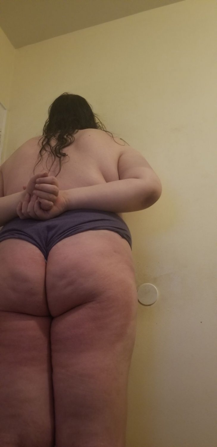 Twitterpig @fatloserpiggy wants attention! #IINcQs7c