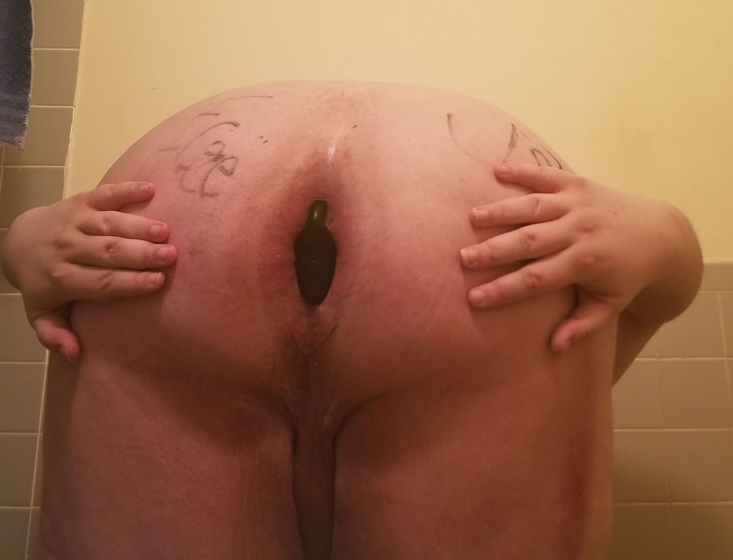 Twitterpig @fatloserpiggy wants attention! #VOKiKVER