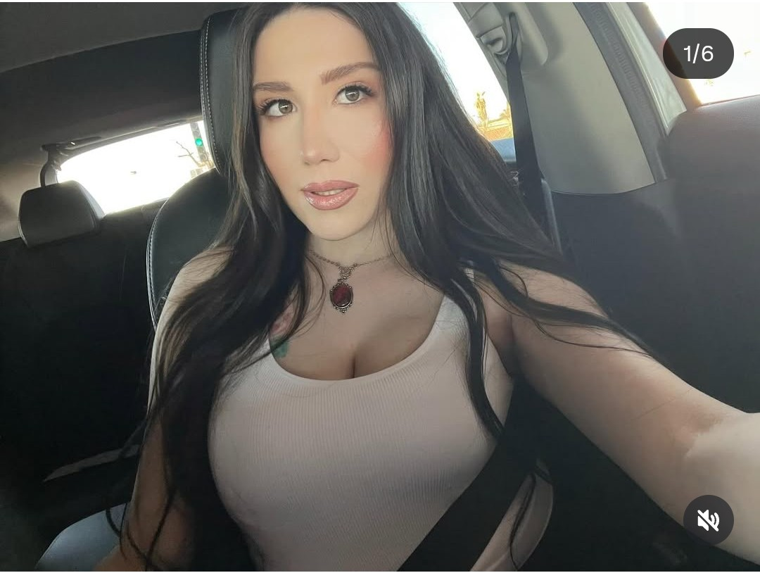 This big tittied stuck up bitch would make for an adorable little fuckdoll. #YqA67J9F