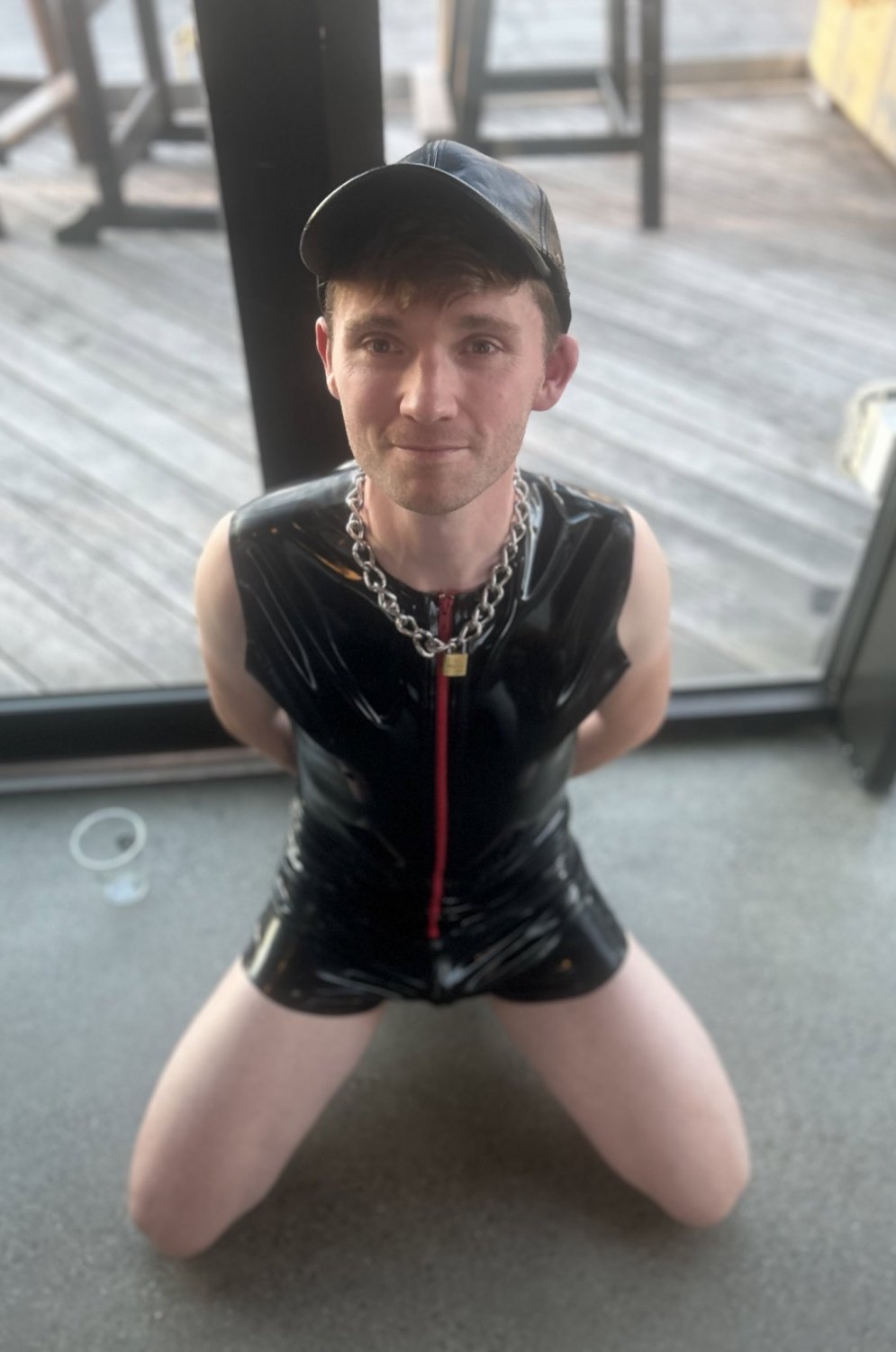 Caged bottom fag #3tfYnWQU