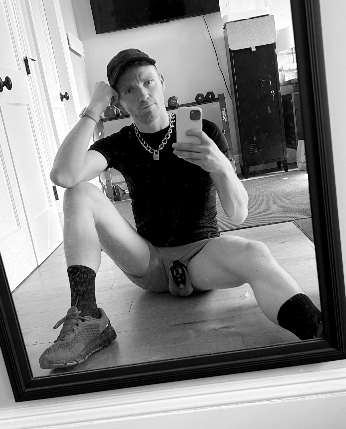 Caged bottom fag #JRsiDyg1