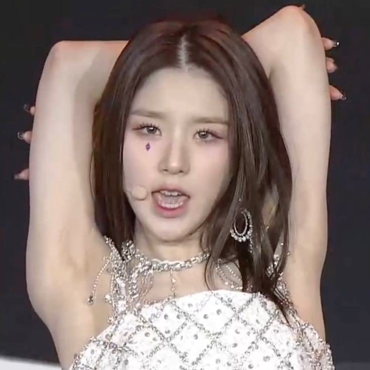 Heejin Pits #Y9lDWnzq