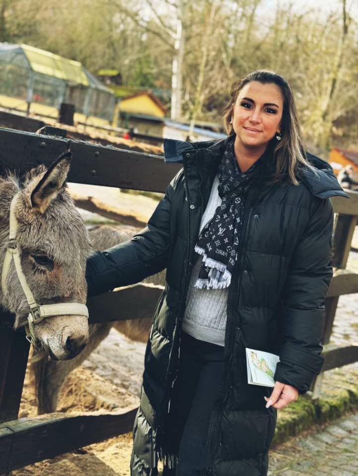 @hotwifemaxi is a BBC slut that want to be used #O1PKEZra